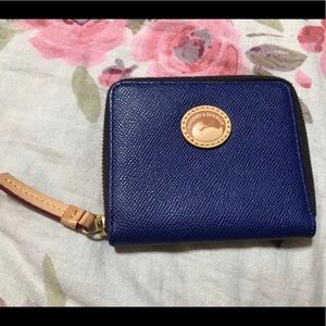 Gorgeous Dooney & Bourke wallet, like new!